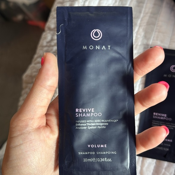 Revive Shampoo Samples - MONAT - Picture 2 of 2